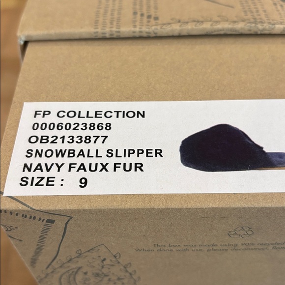 Free People Snowball Slippers Navy Blue Faux Fur Size 9 NWT New in Box Lounge - Picture 6 of 7